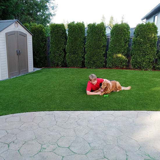 kid with dog playing on Artificial Grass | Hernandez Wholesale Flooring